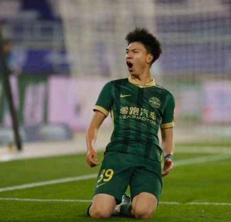 关于恩菲尔德冲击季军，年轻球员表现亮眼的信息