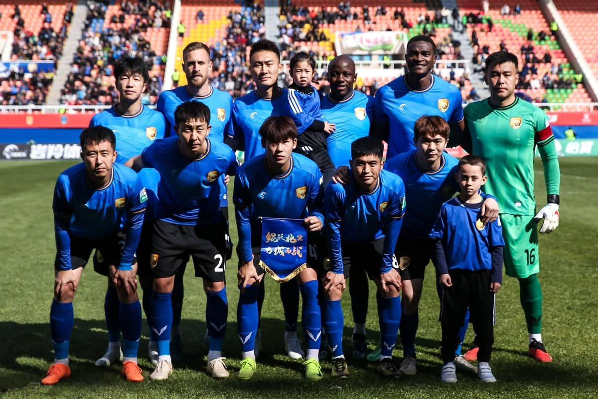 足协杯-阿齐兹传射戴维森建功西海岸2-0大连鲲城晋级8强的简单介绍
