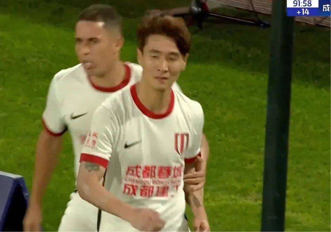 家人被辱骂&染红!韦世豪将社媒账号设为私密